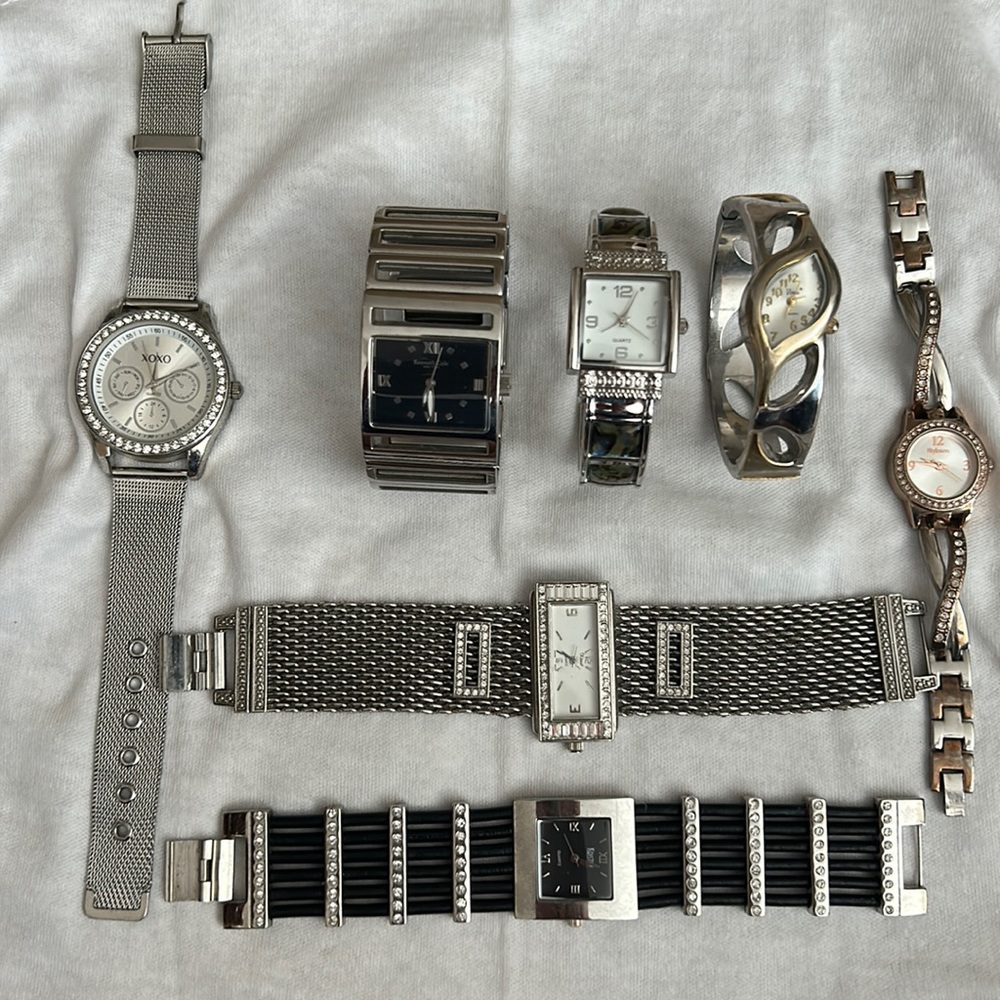 Lot of 7 watches (need batteries)